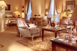 Plaza Athénée Room