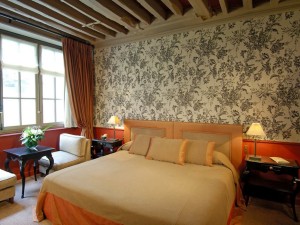 Pavillon De La Reine Room