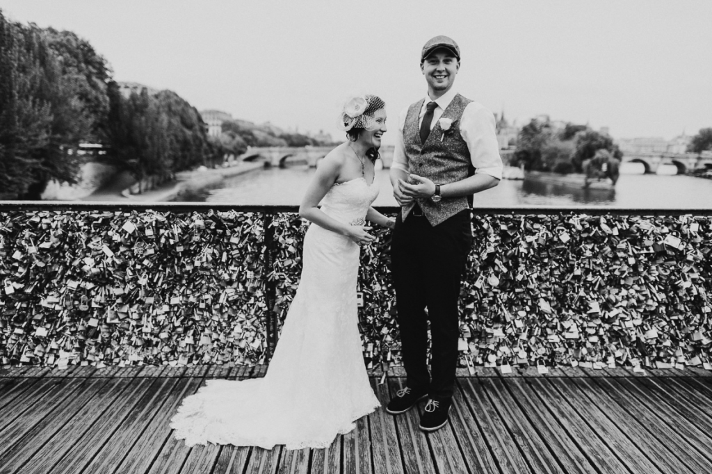 couple lovelock bridge paris photo elopement