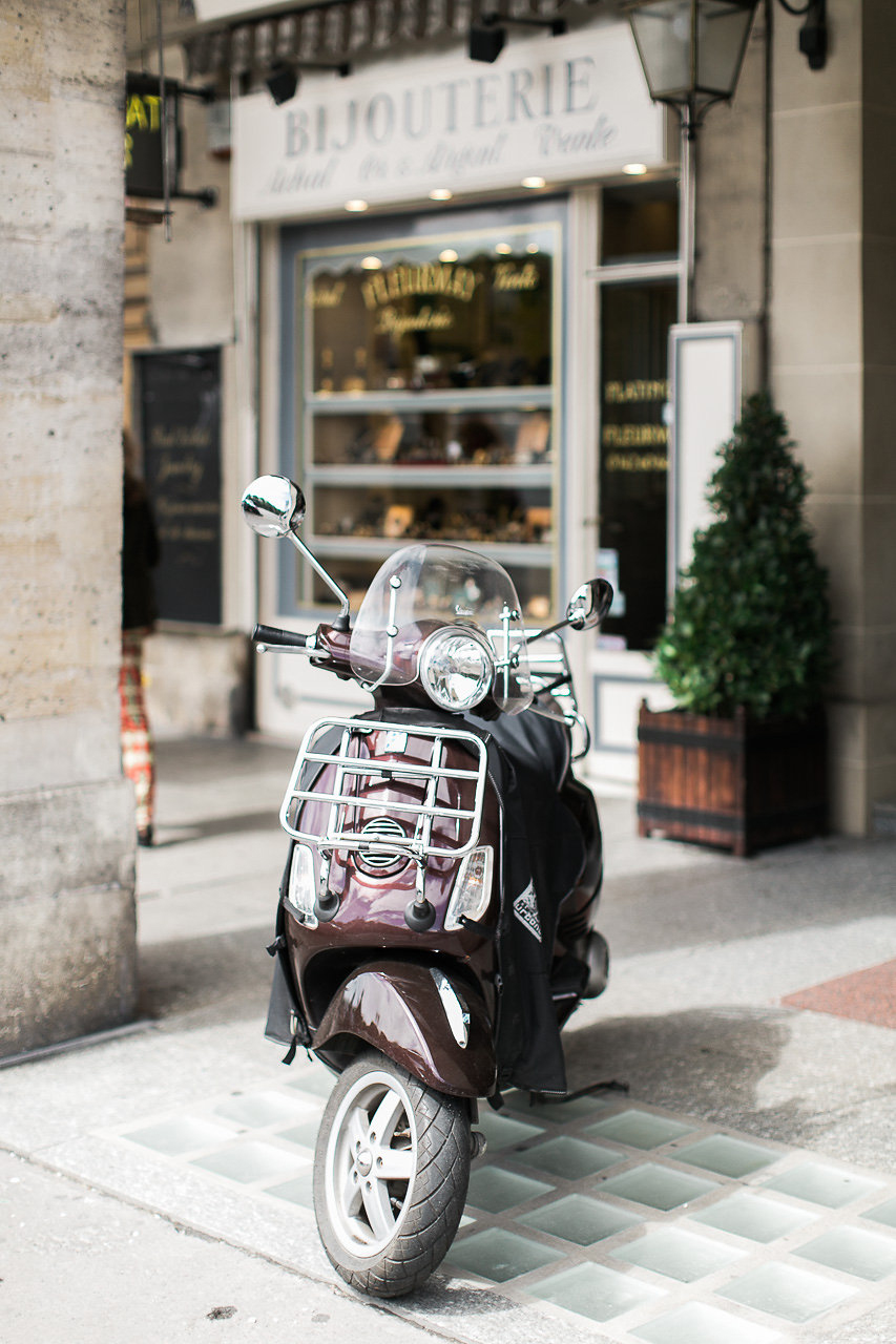 vintage bike wedding paris with vespa