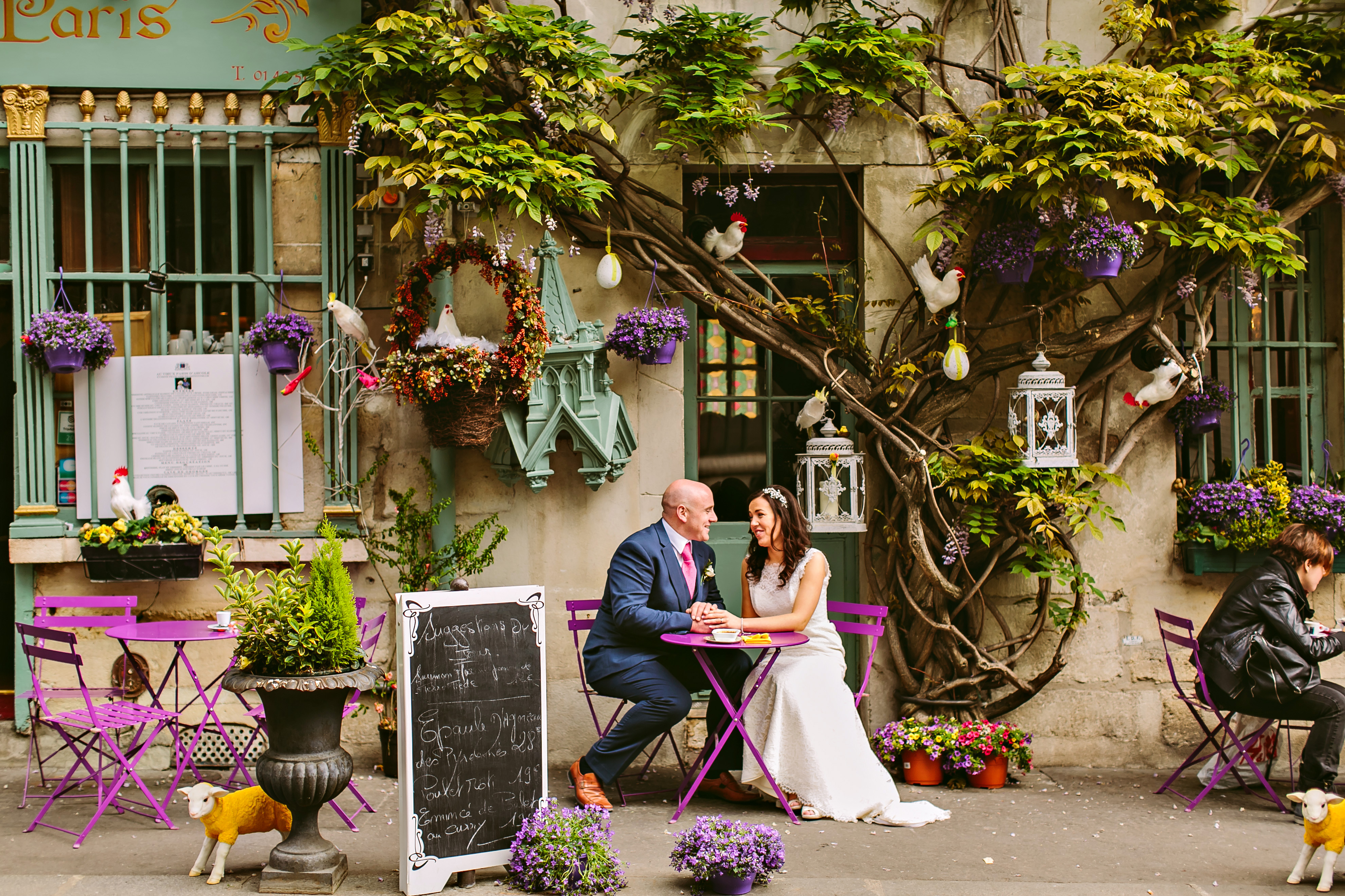 Au Vieux Paris d'Arcole purple flower wall wedding