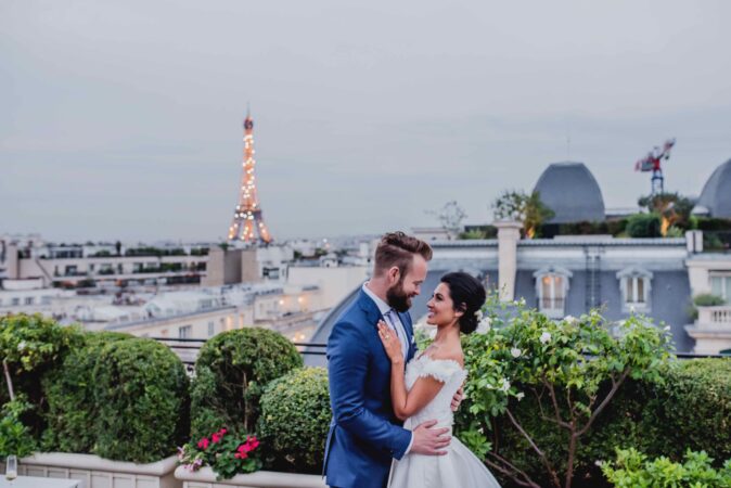 eiffel tower light up