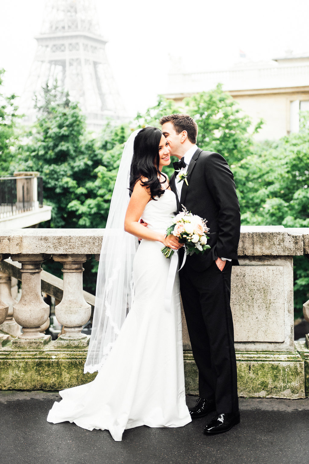 Destination Weddings Skip The Drama And Elope To Paris Instead